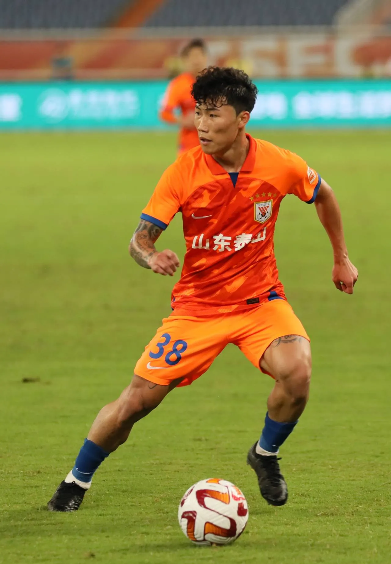 法甲赛程吃紧;山东泰山转会期单刀错失;话题不断;年轻球员得到机会的简单介绍 法甲赛程吃紧;山东泰山转会期单刀错失;话题不断;年轻球员得到机会的简单介绍