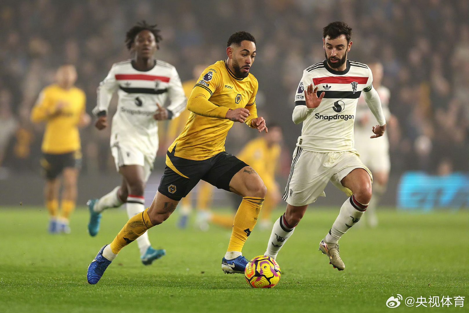 关于曼联训练开放日；冲刺阶段远射贴柱引欢呼；德国杯在即；更衣室氛围转暖的信息-开云体育登录